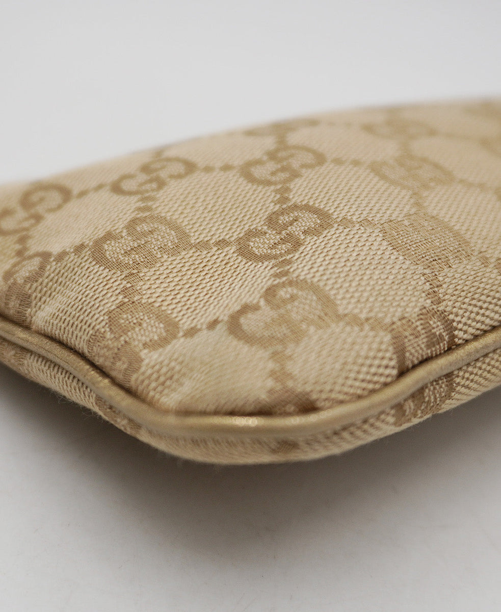 Close-up of GG bags hardware and fine stitching