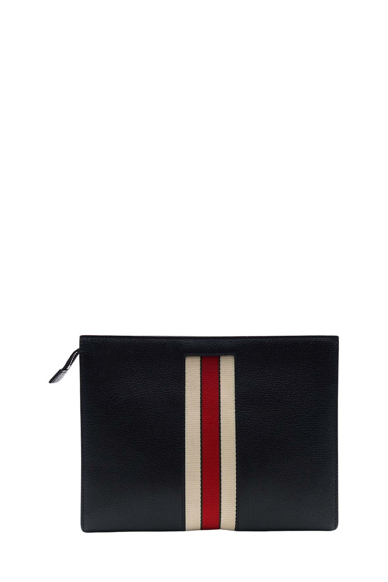 Close-up of Gucci bags hardware and fine stitching