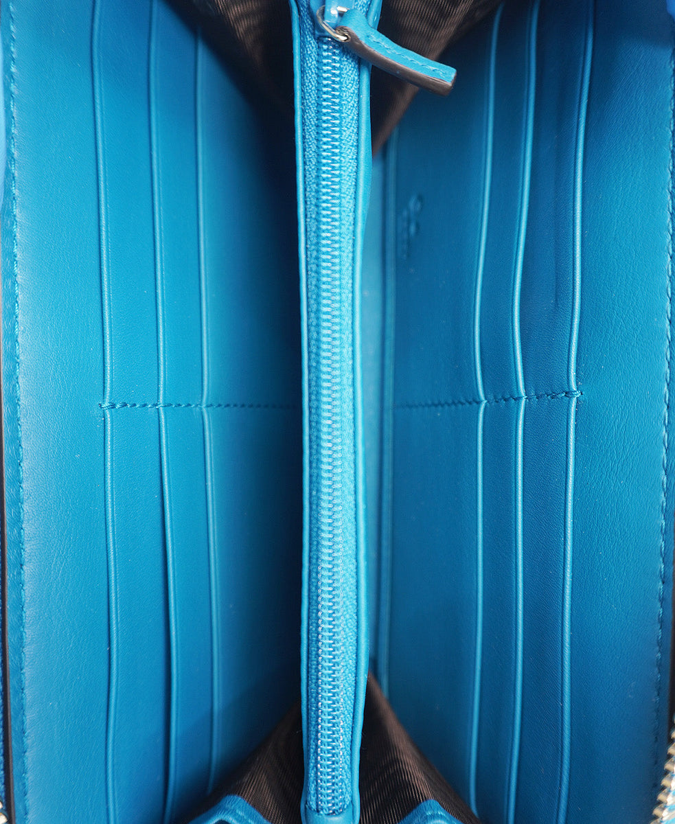 Close-up of Gucci bags hardware and fine stitching