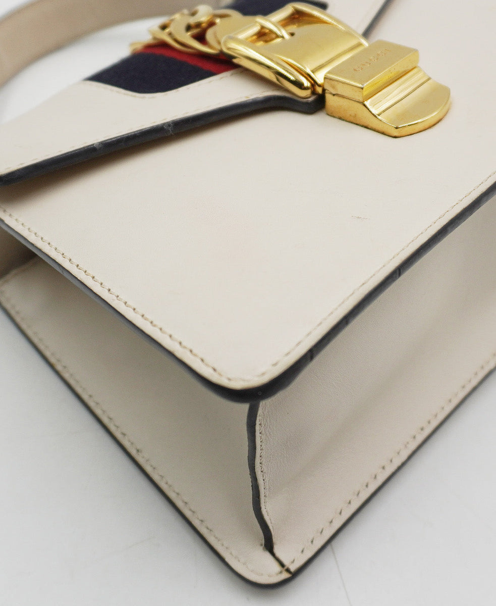 Mini premium bags detail and craftsmanship close-up