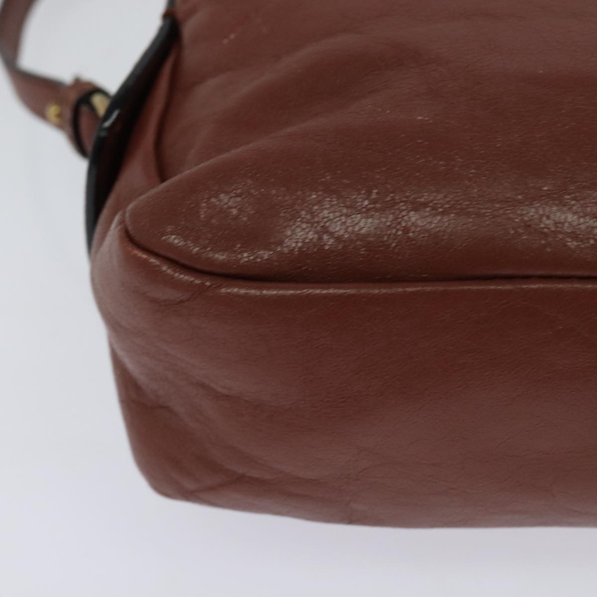 Elventis elegant leather Shoulder Bag angled view