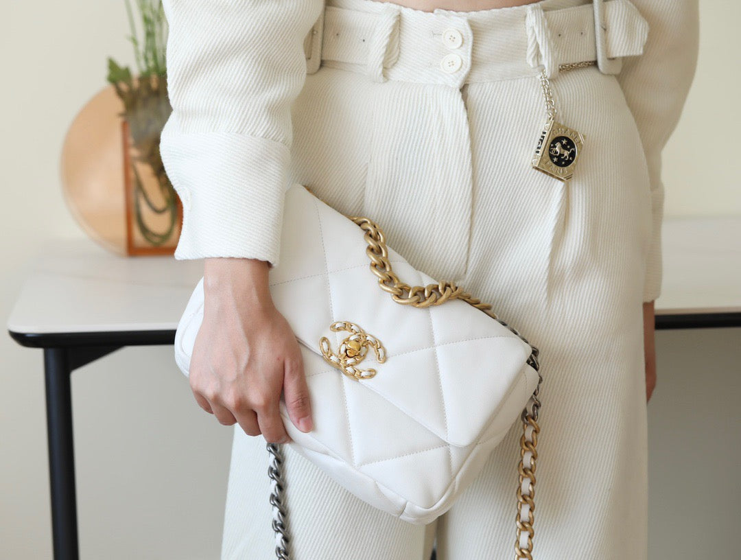Chanel Wallets? Chanel 19 Bag Elegant Everyday Leather Wallet