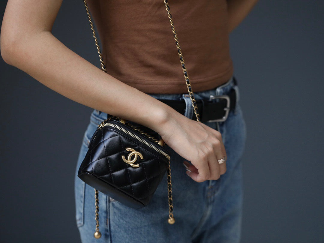 Chanel Wallets? Chanel 23P Bag Elegant Everyday Leather Wallet