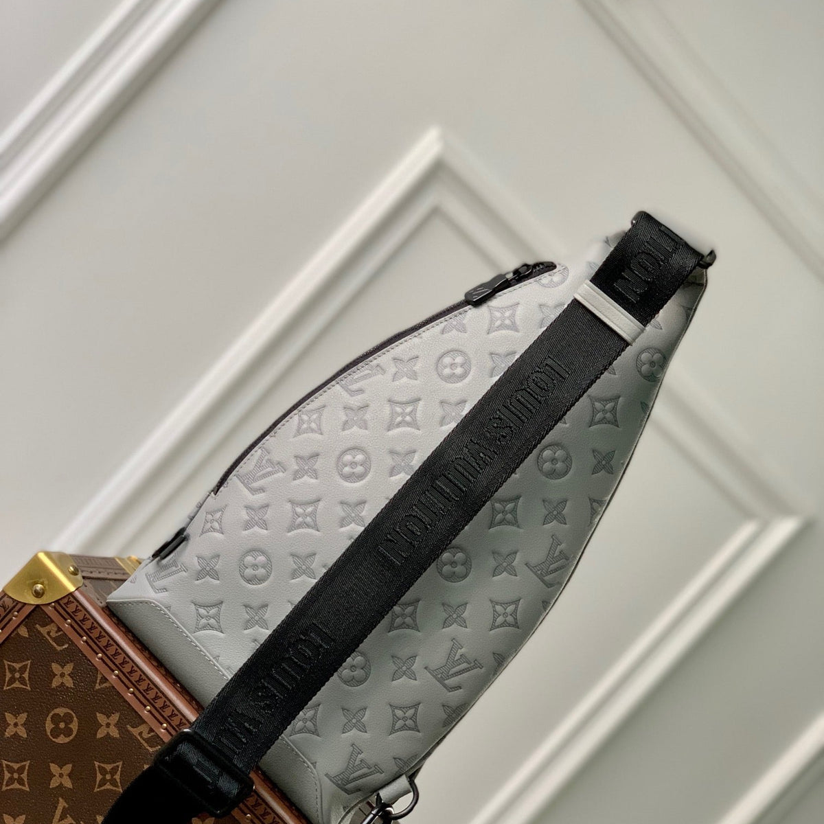 Louis Vuitton Wallets? Louis Vuitton Lou Duo Sling Bag Elegant Everyday Leather Wallet