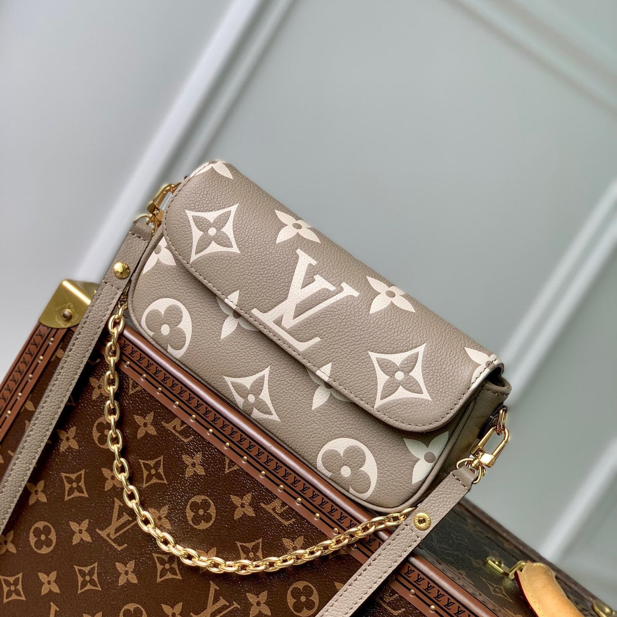 Louis Vuitton Wallets? Louis Vuitton Lou Ivy Wallet On Chain Bag Elegant Everyday Leather Wallet