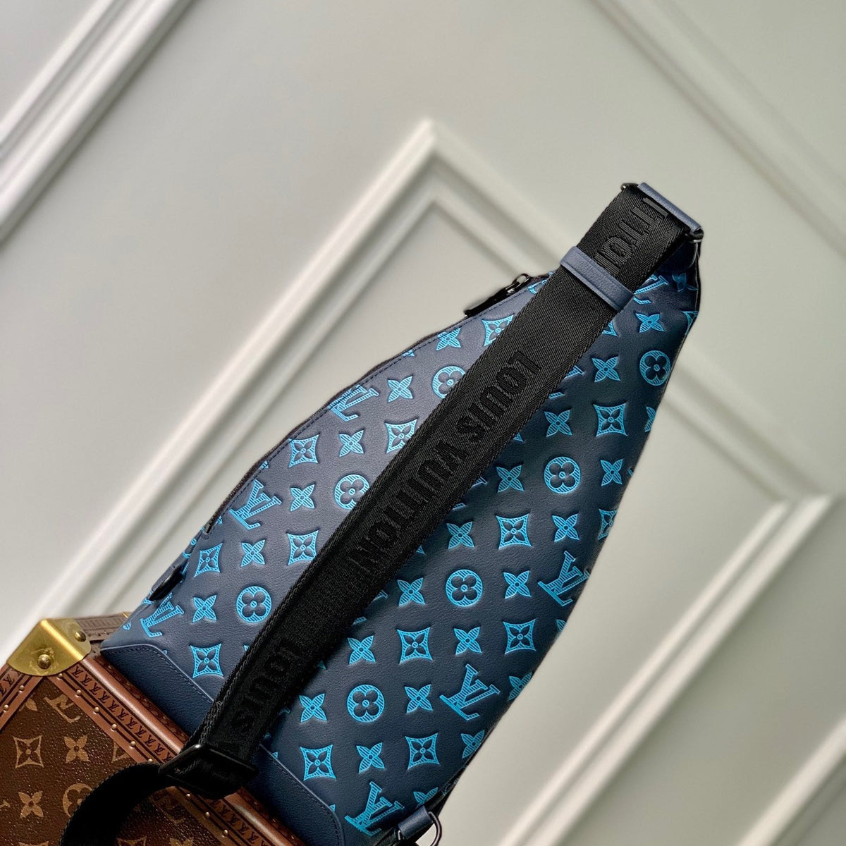Louis Vuitton Wallets? Louis Vuitton Lou Duo Sling Bag Elegant Everyday Leather Wallet