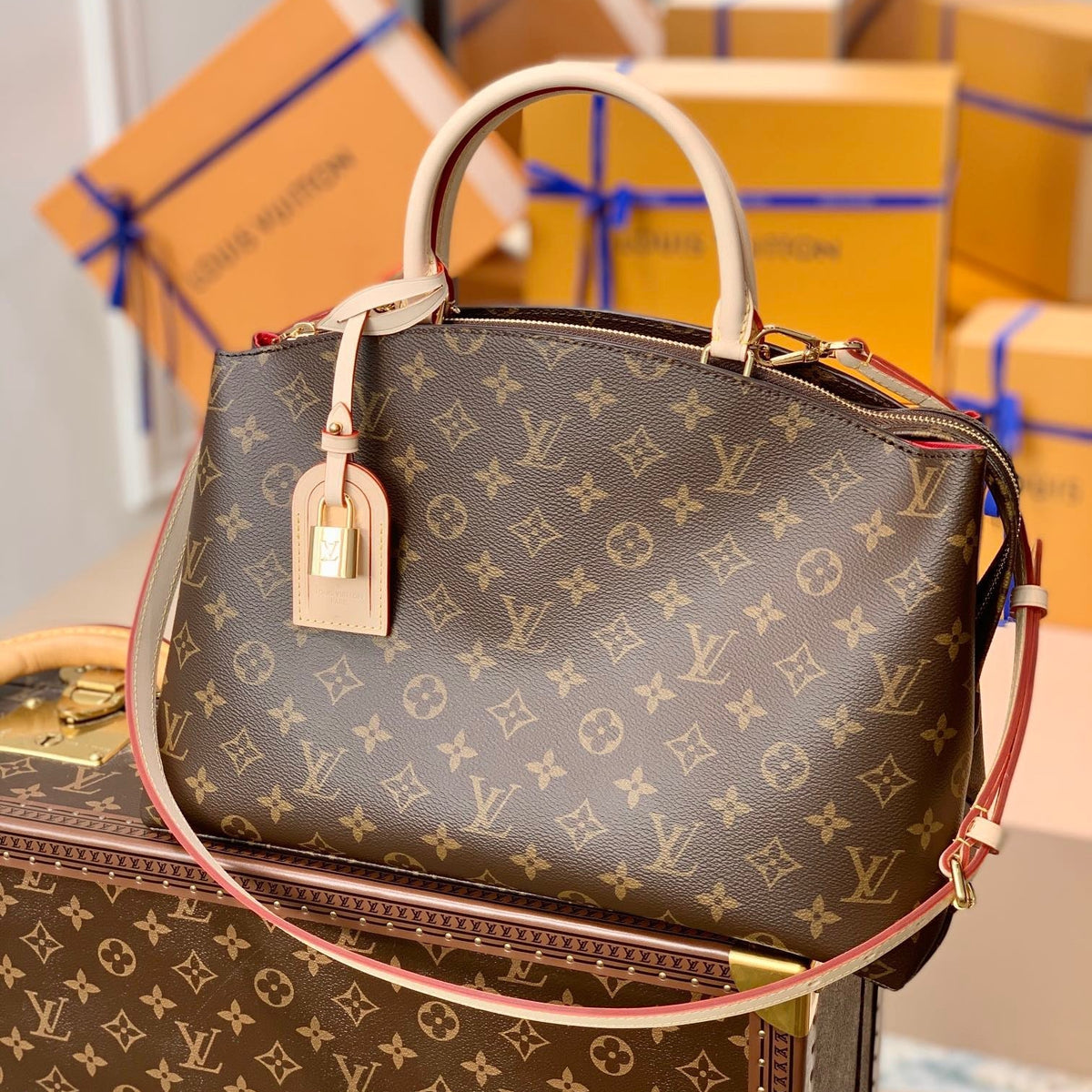 Louis Vuitton Wallets? Louis Vuitton Lou Grand Palaise Tote Bag Compact Luxury Card Wallet