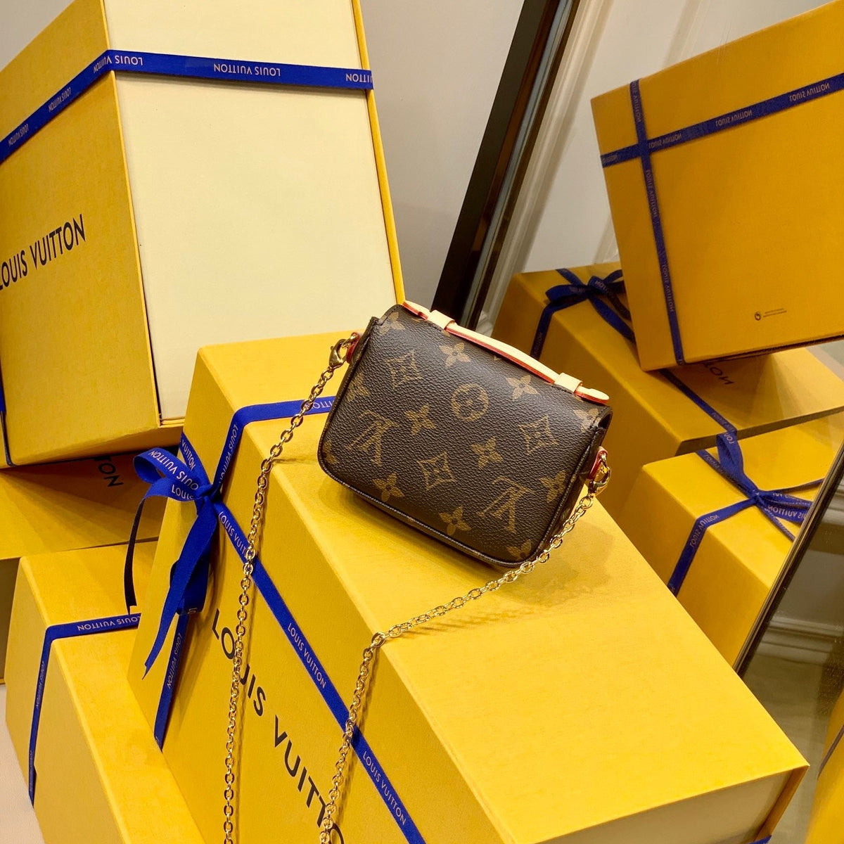 Louis Vuitton Wallets? Louis Vuitton Lou Micro Metis Bag Elegant Everyday Leather Wallet