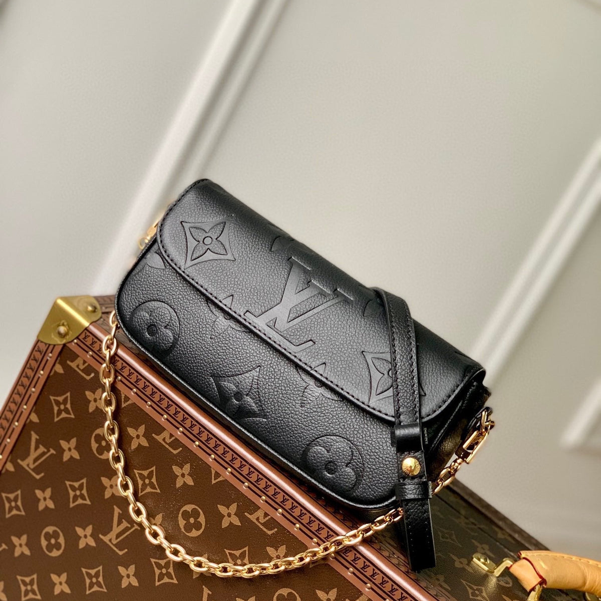 Louis Vuitton Wallets? Louis Vuitton Lou Ivy Wallet On Chain Bag Premium Leather Designer Wallet