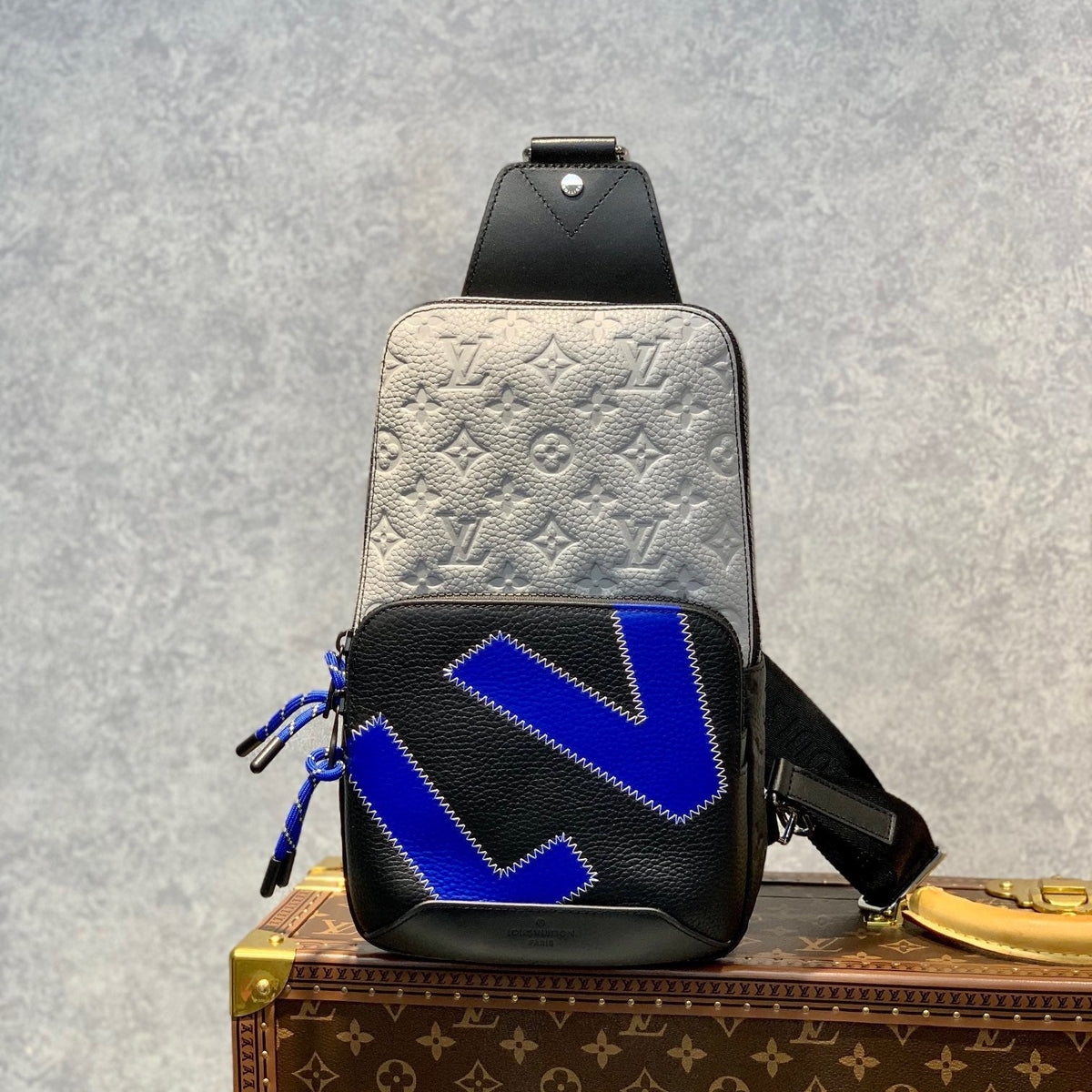 Louis Vuitton Wallets? Louis Vuitton Lou Avenue Slingbag Elegant Everyday Leather Wallet