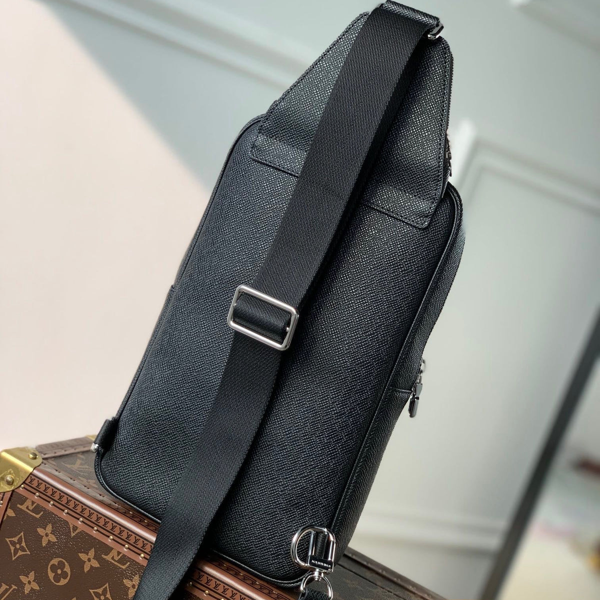 Louis Vuitton Wallets? Louis Vuitton Lou Avenue Sling Bag Premium Leather Designer Wallet