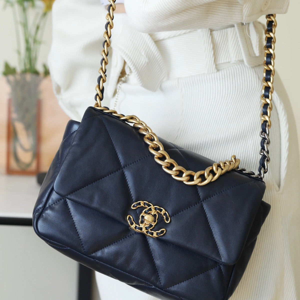 Chanel Wallets? Chanel 19 Bag Elegant Everyday Leather Wallet