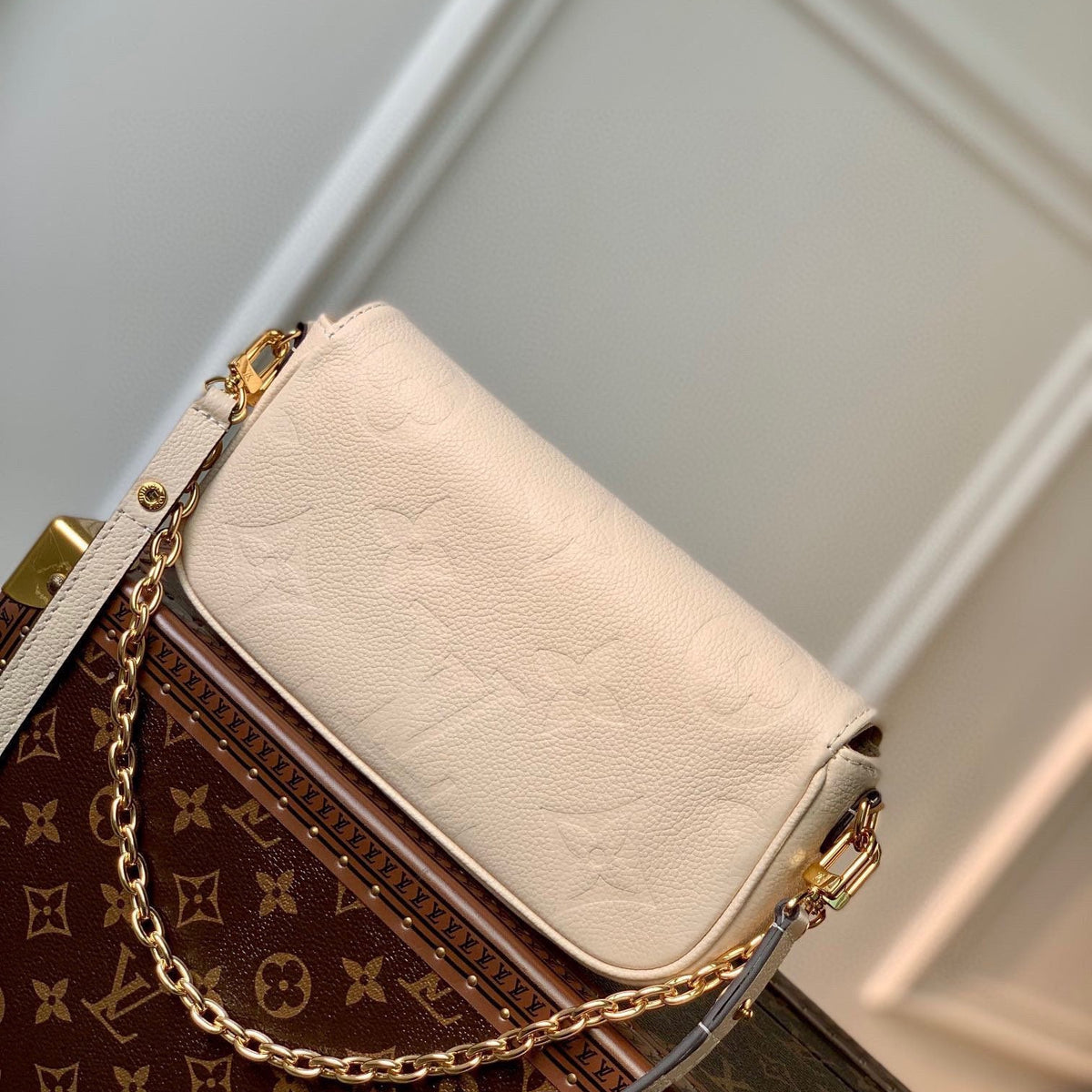 Louis Vuitton Wallets? Louis Vuitton Lou Ivy Wallet On Chain Bag Compact Luxury Card Wallet