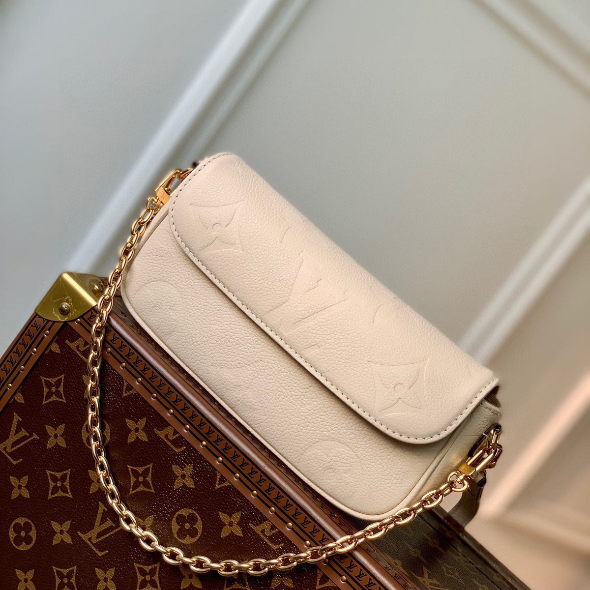 Louis Vuitton Wallets? Louis Vuitton Lou Ivy Wallet On Chain Bag Compact Luxury Card Wallet