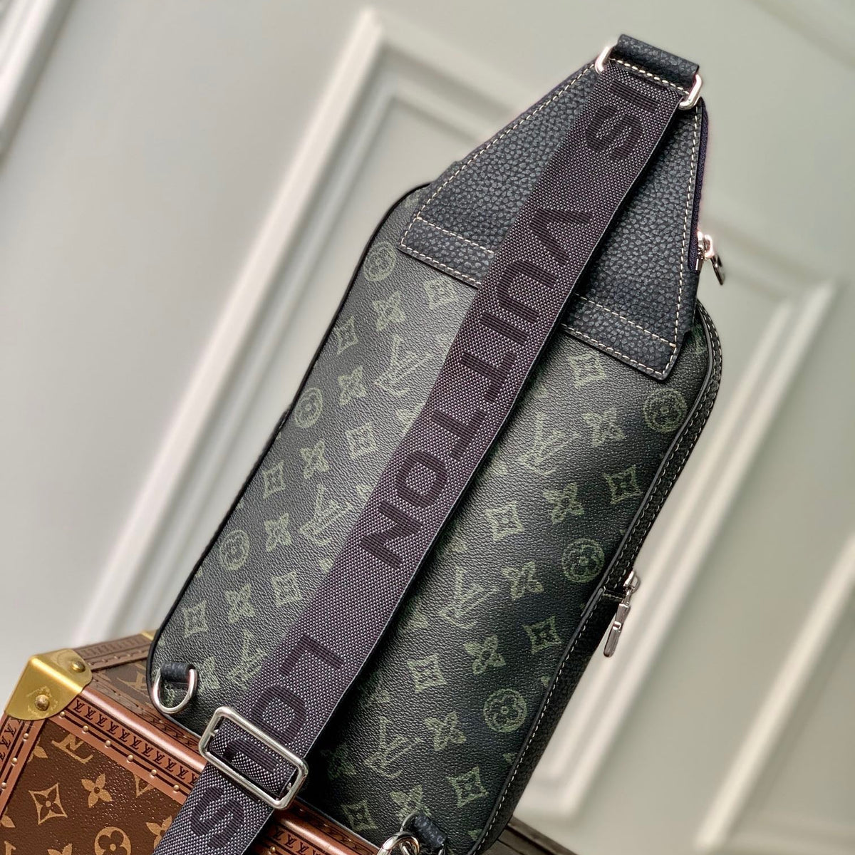 Louis Vuitton Wallets? Louis Vuitton Lou Avenue Slingbag Compact Luxury Card Wallet