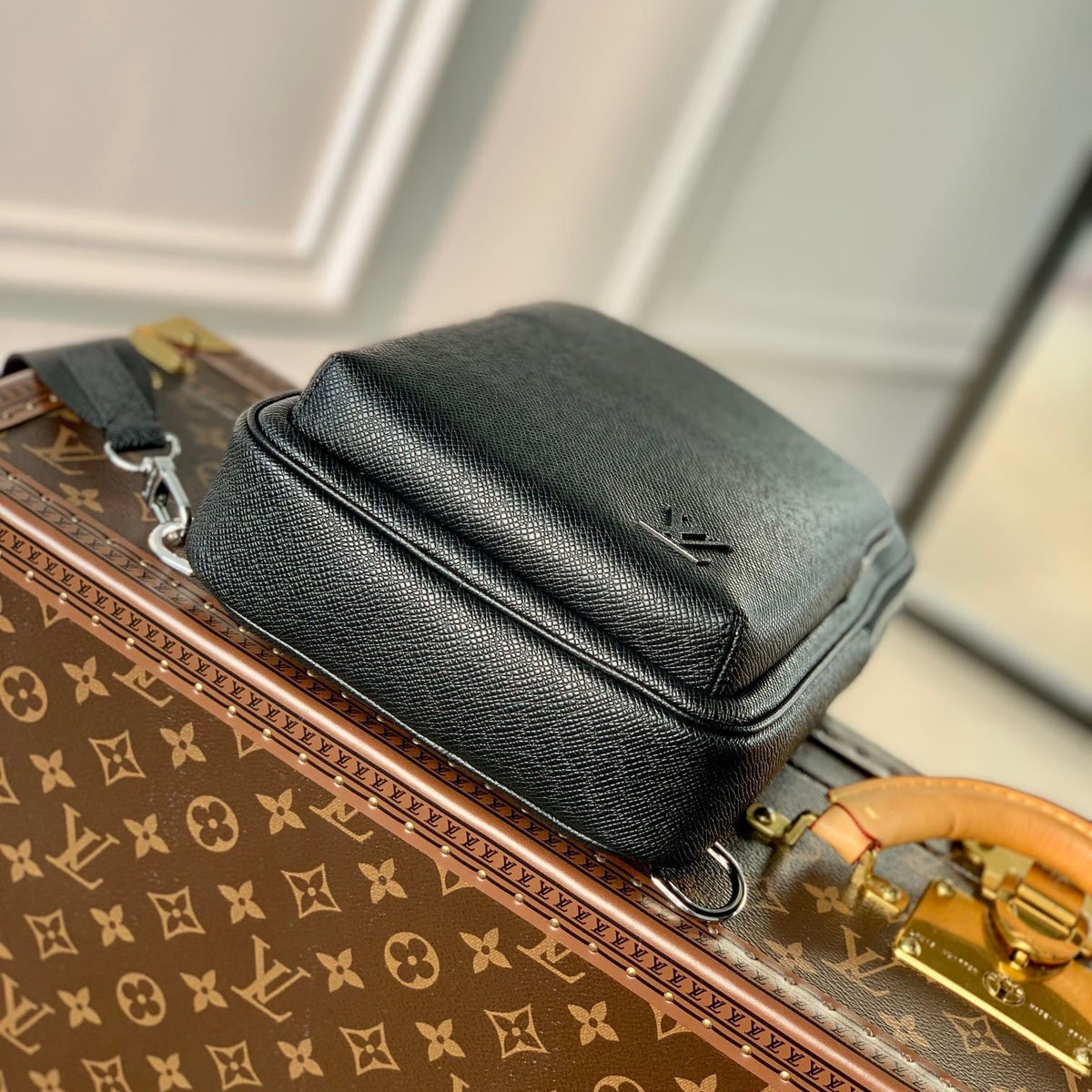 Louis Vuitton Wallets? Louis Vuitton Lou Avenue Sling Bag Premium Leather Designer Wallet
