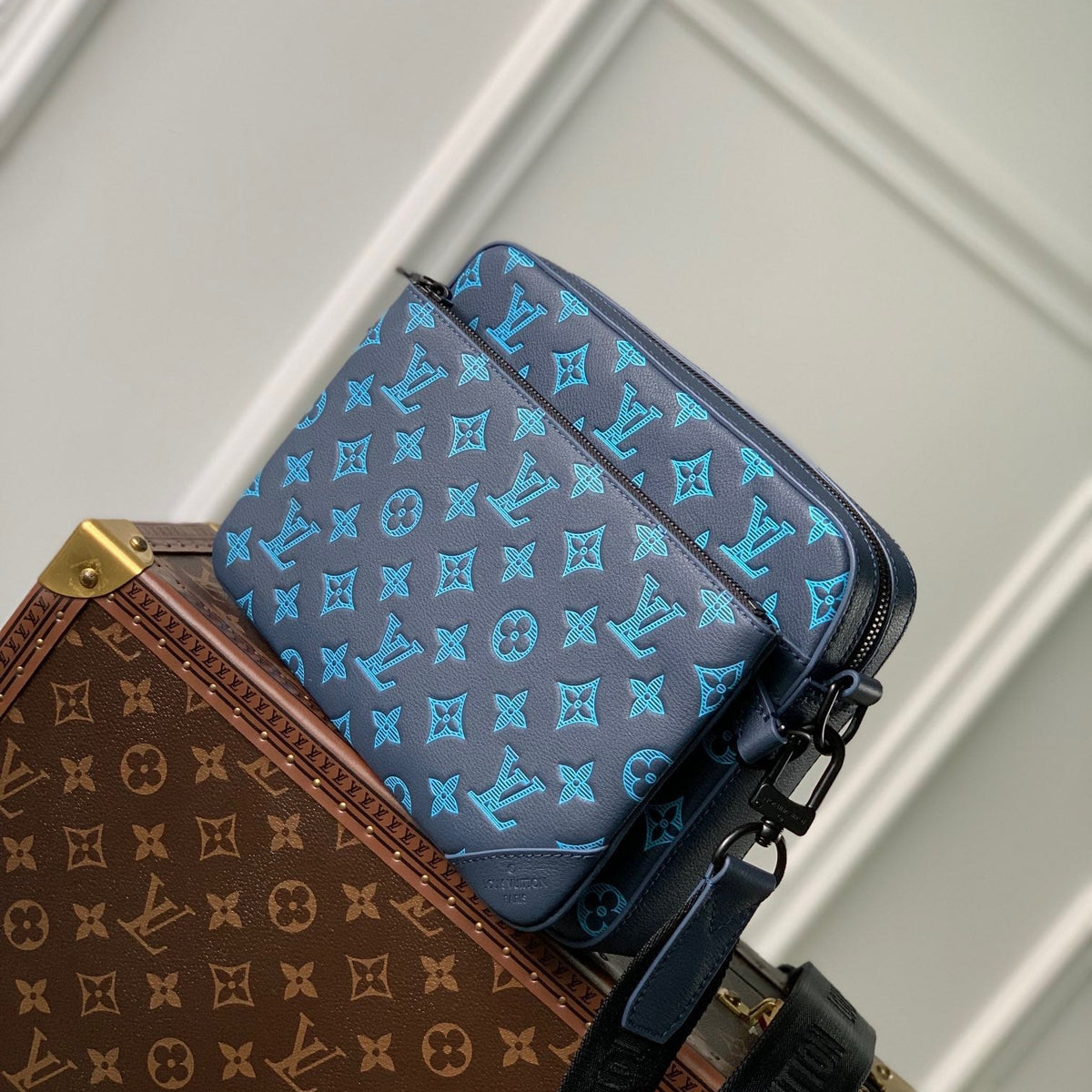 Louis Vuitton Wallets? Louis Vuitton Lou Trio Messenger Bag Premium Leather Designer Wallet