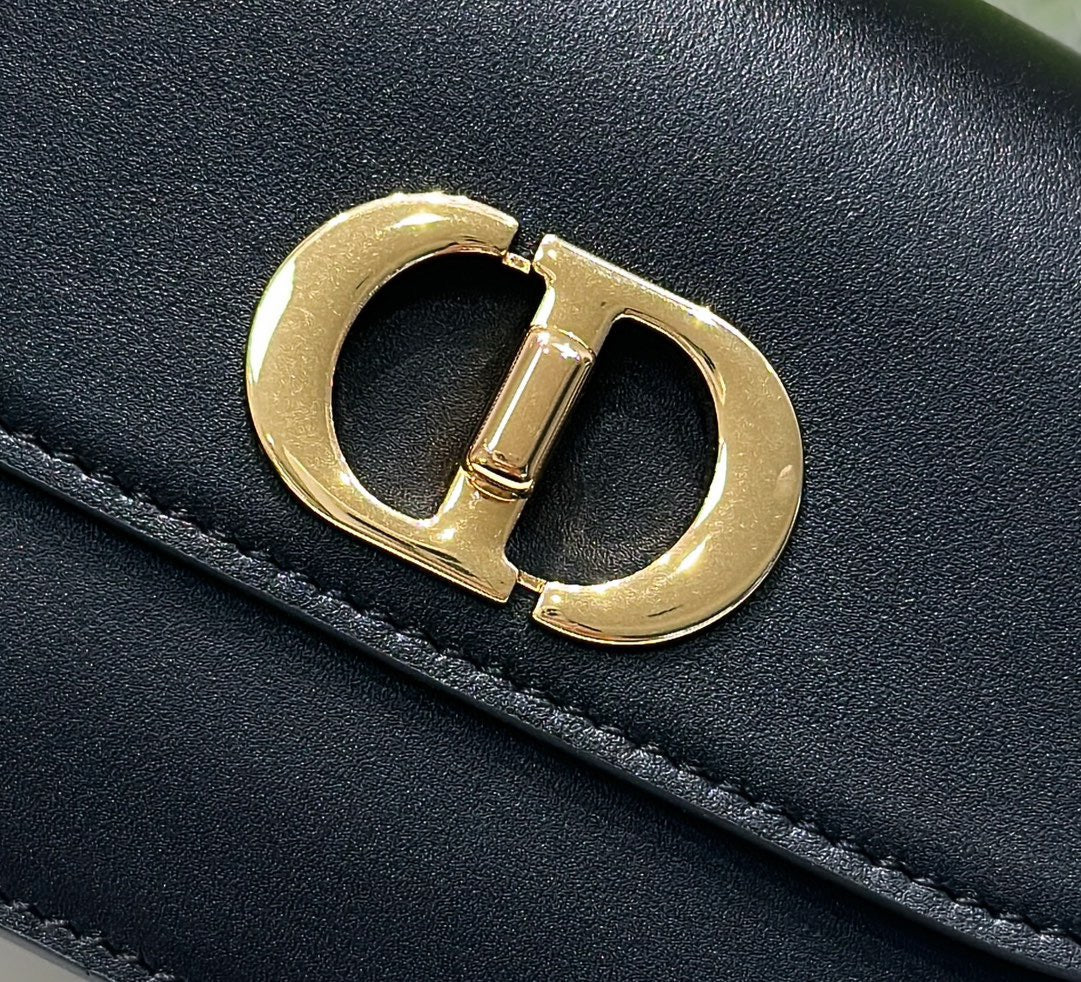 Dior Wallets? Dior Small 30 Montaigne Avenue Bag Elegant Everyday Leather Wallet