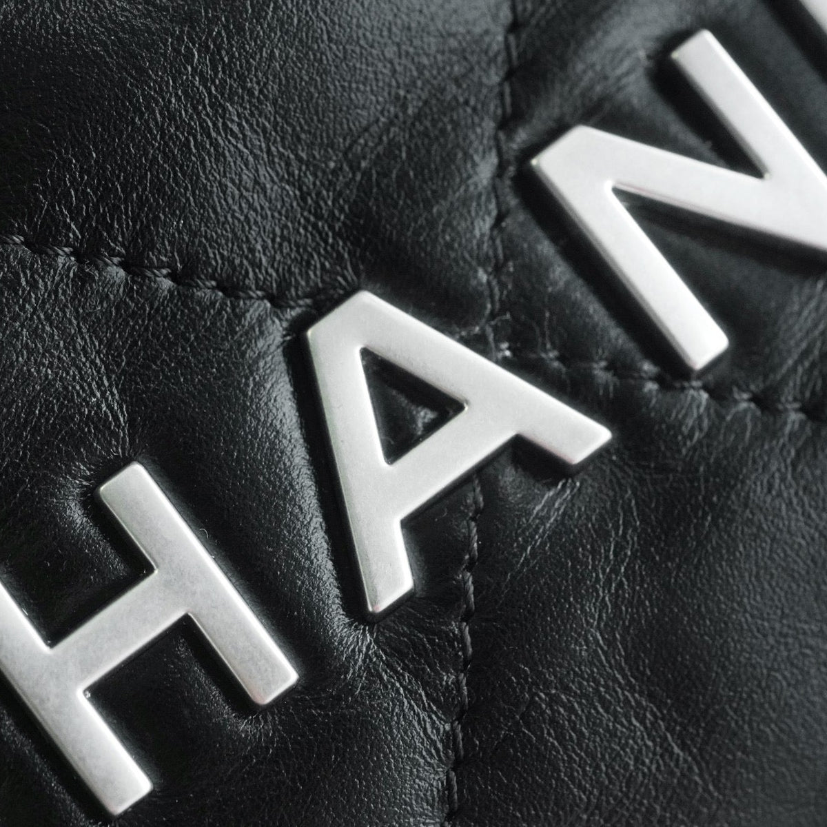 Chanel Wallets? Chanel 22 Bag Elegant Everyday Leather Wallet