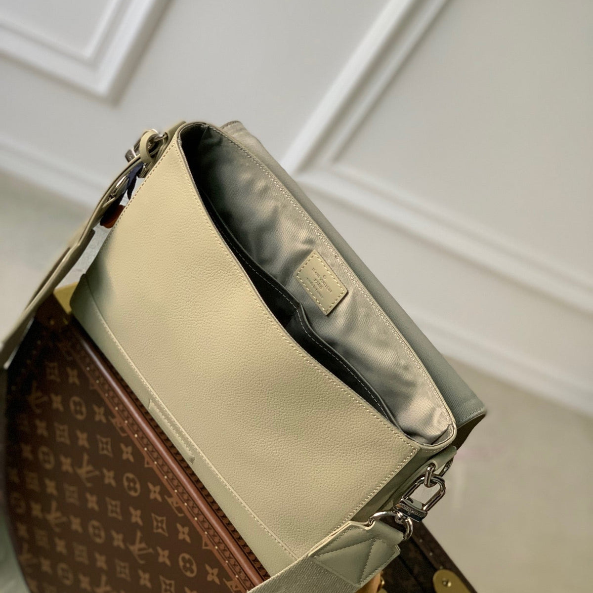 Louis Vuitton Wallets? Louis Vuitton Lou Takeoff Messenger Bag Compact Luxury Card Wallet