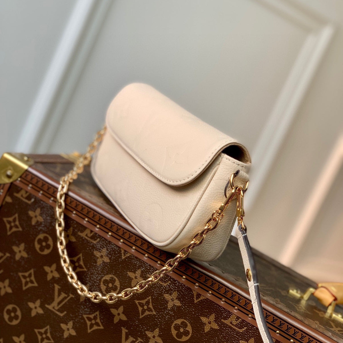 Louis Vuitton Wallets? Louis Vuitton Lou Ivy Wallet On Chain Bag Compact Luxury Card Wallet