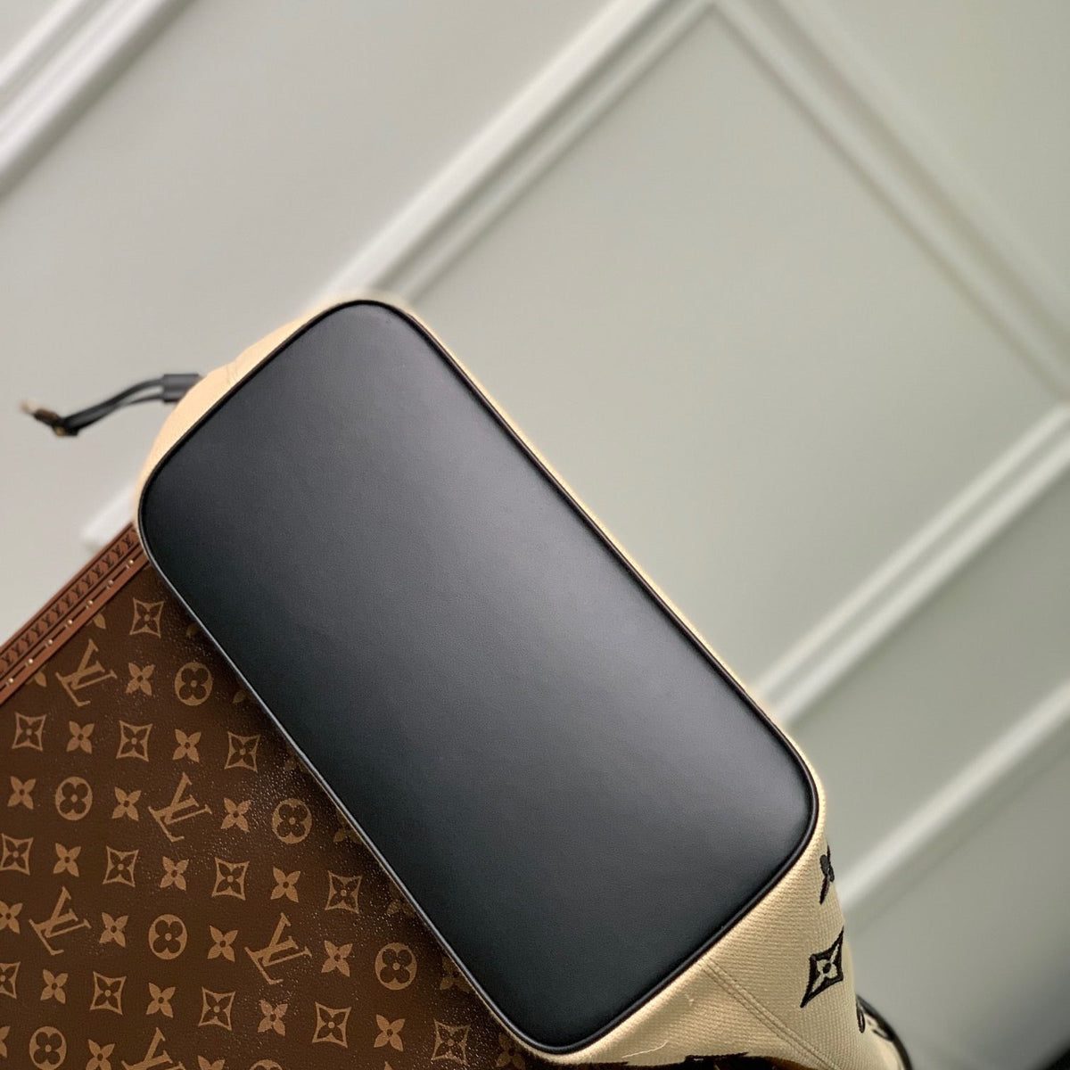 Louis Vuitton Wallets? Louis Vuitton Lou Neverfull Mm Bag Compact Luxury Card Wallet