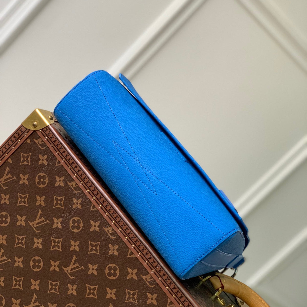 Louis Vuitton Wallets? Louis Vuitton Lou Takeoff Messenger Bag Compact Luxury Card Wallet