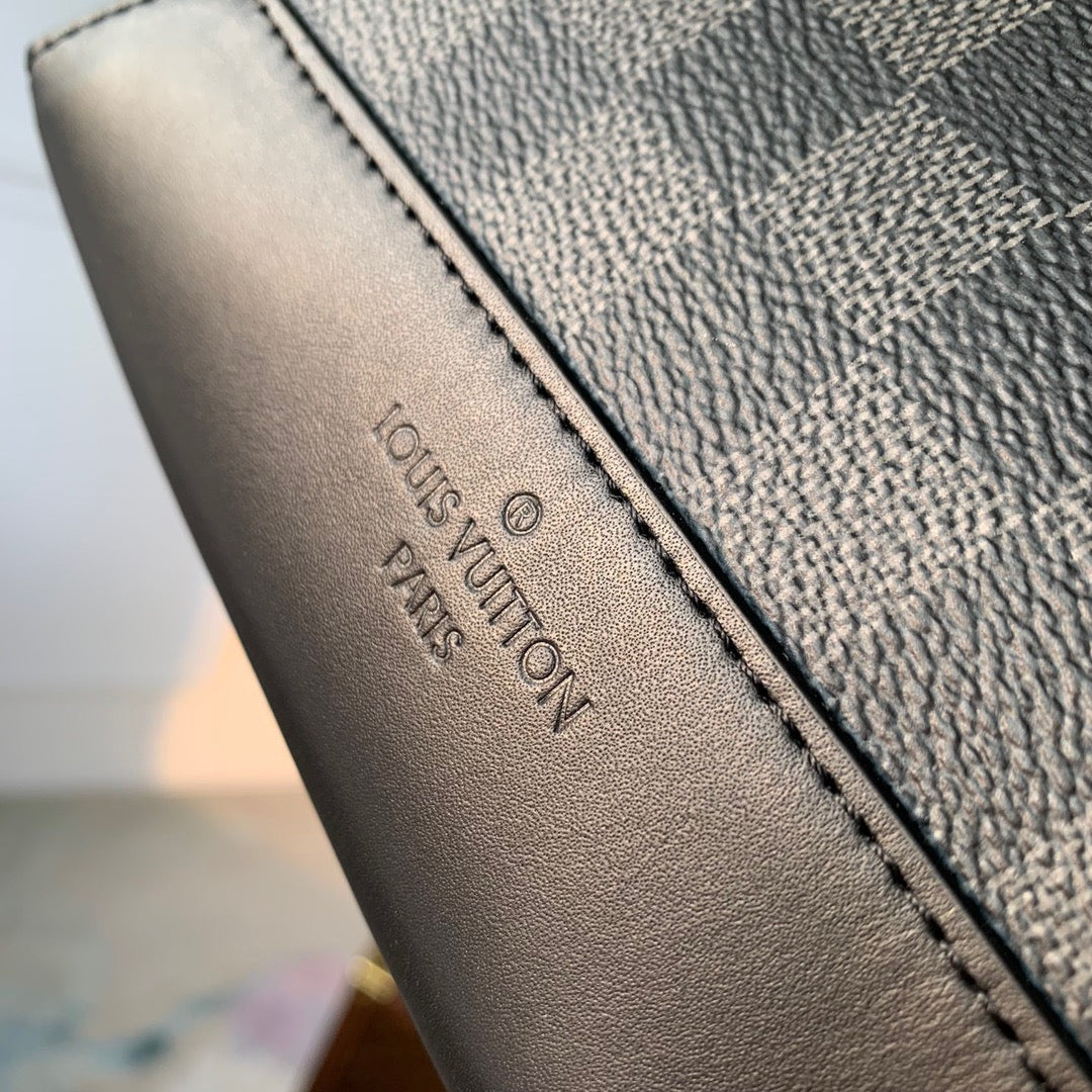 Louis Vuitton Wallets? Louis Vuitton Lou Duo Sling Bag Elegant Everyday Leather Wallet