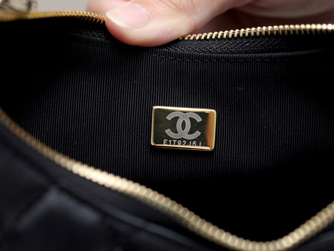 Chanel Wallets? Chanel 23P Bag Elegant Everyday Leather Wallet