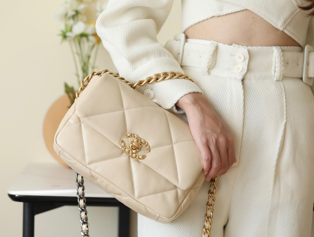Chanel Wallets? Chanel 19 Bag Compact Luxury Card Wallet