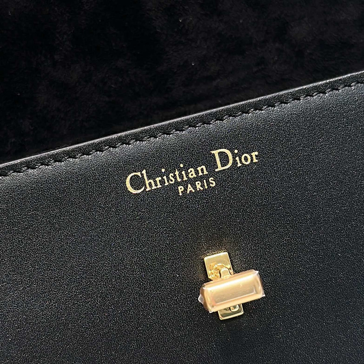 Dior Wallets? Dior Small 30 Montaigne Avenue Bag Elegant Everyday Leather Wallet