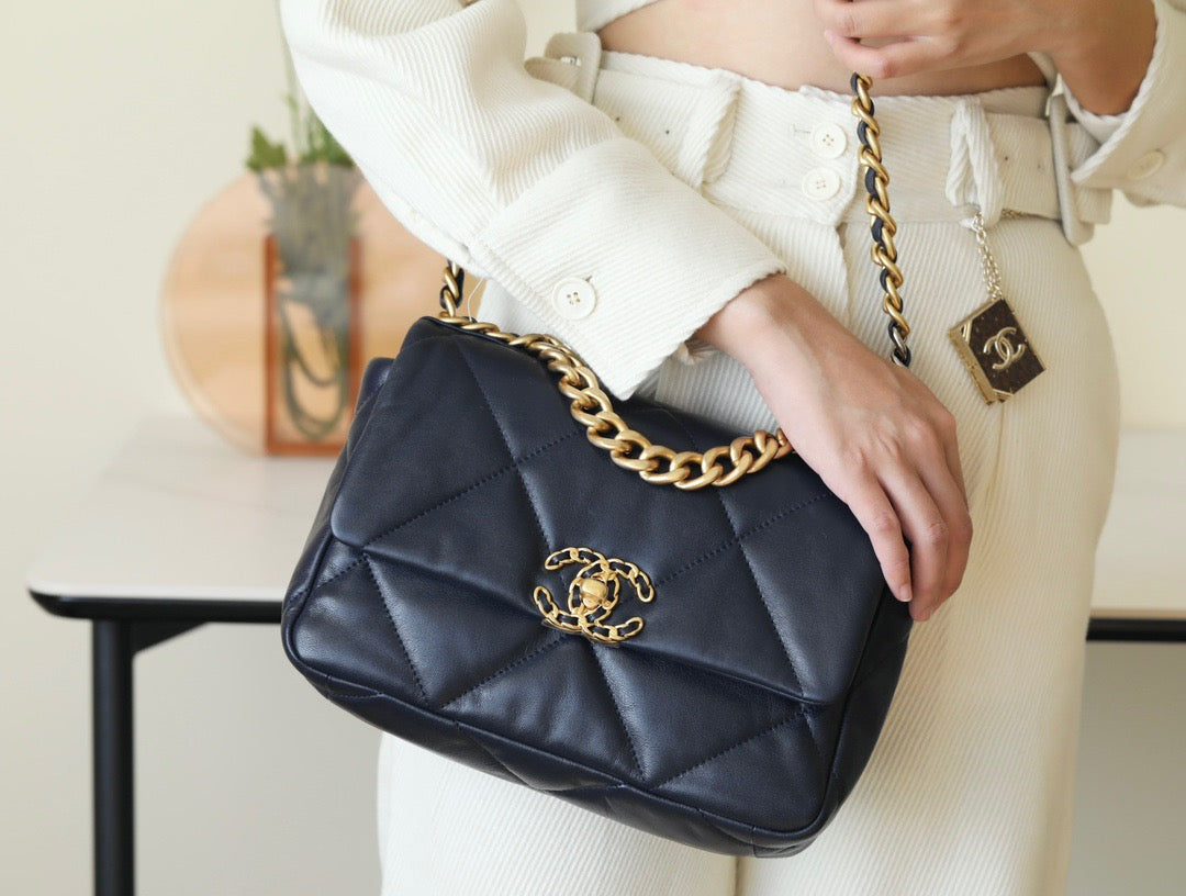Chanel Wallets? Chanel 19 Bag Elegant Everyday Leather Wallet