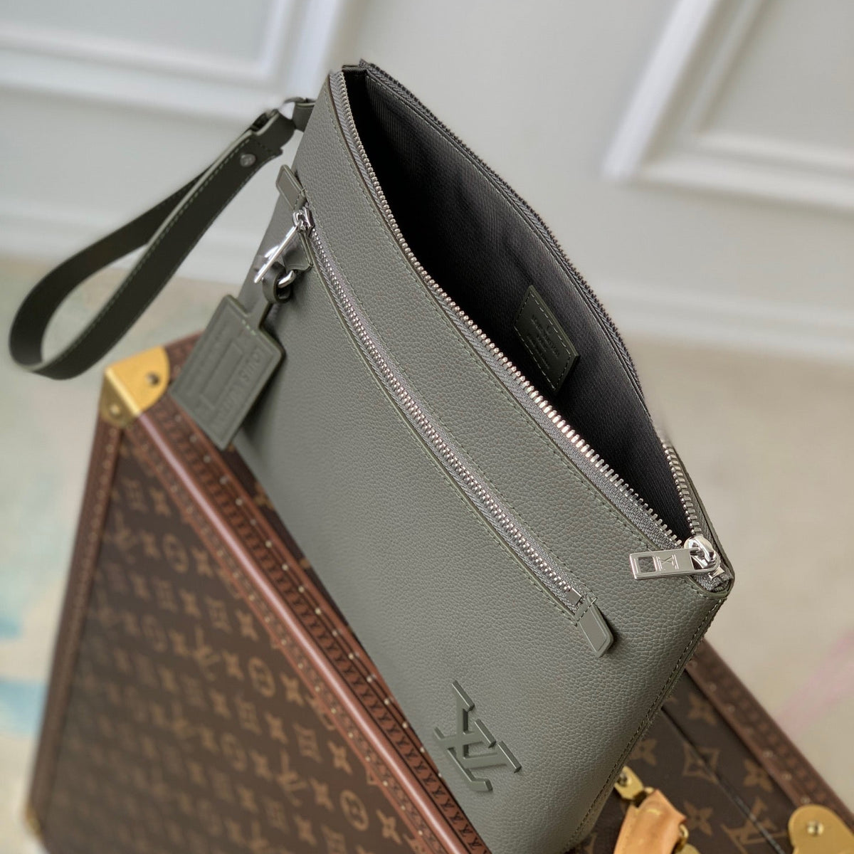 Louis Vuitton Bags? Louis Vuitton Lou Takeoff Pouch Luxury Designer Leather Handbag