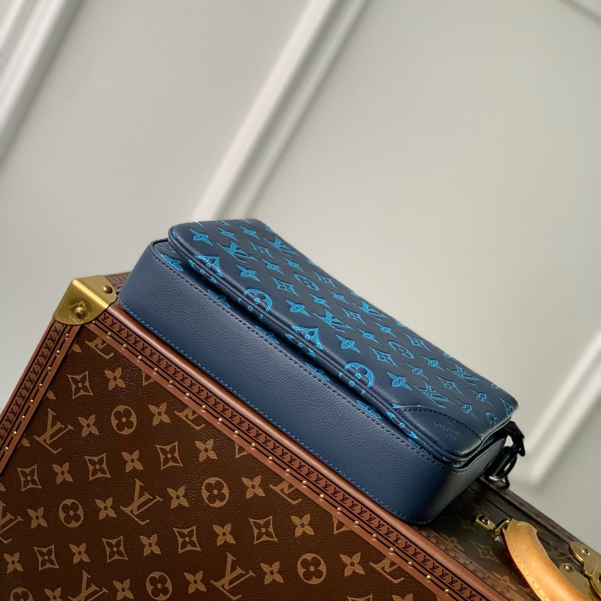 Louis Vuitton Wallets? Louis Vuitton Lou Trio Messenger Bag Premium Leather Designer Wallet