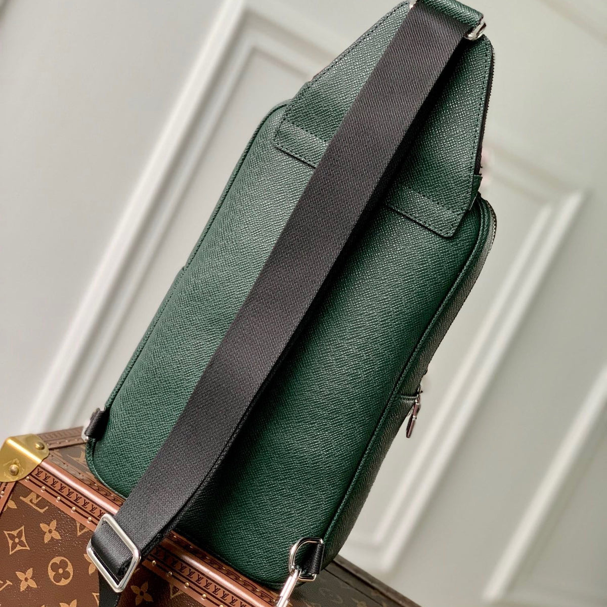Louis Vuitton Wallets? Louis Vuitton Lou Avenue Sling Bag Premium Leather Designer Wallet