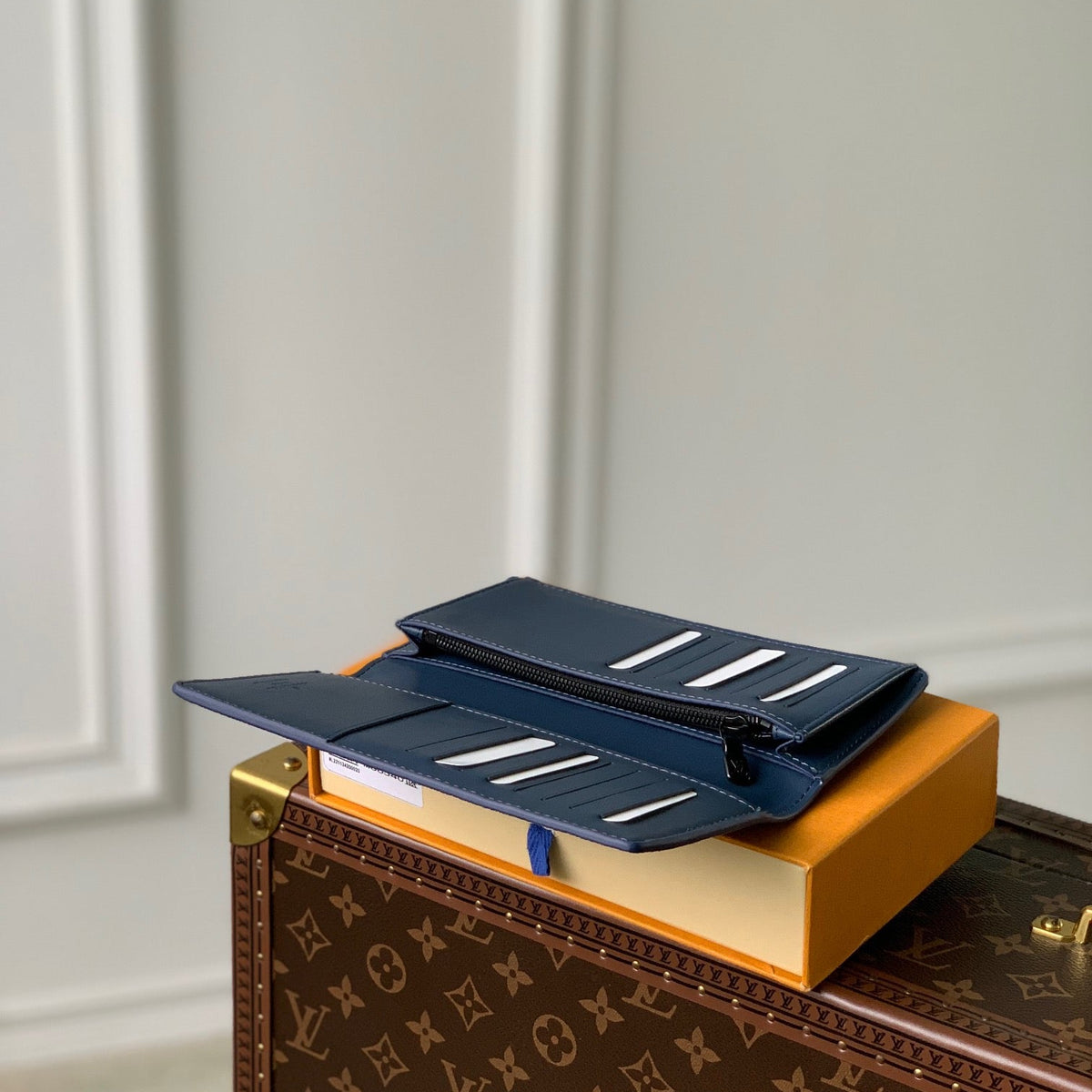 Louis Vuitton Wallets? Louis Vuitton Lou Aerogram Brazza Wallet Elegant Everyday Leather Wallet