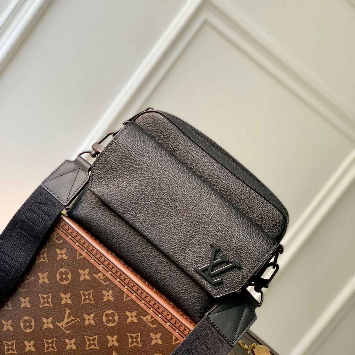 Louis Vuitton Wallets? Louis Vuitton Lou Fastline Messenger Bag Premium Leather Designer Wallet