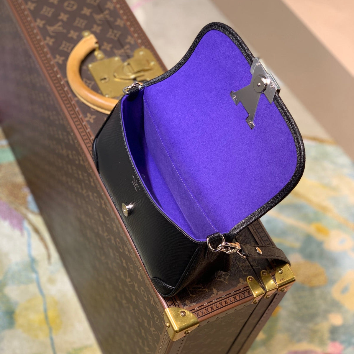 Louis Vuitton Wallets? Louis Vuitton Lou Buci Bag Elegant Everyday Leather Wallet