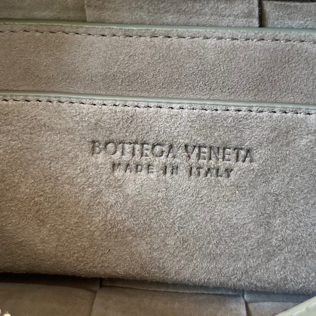 Bottega Veneta Accessories? Bottega Veneta Brick Cassette Premium Everyday Designer Accessory