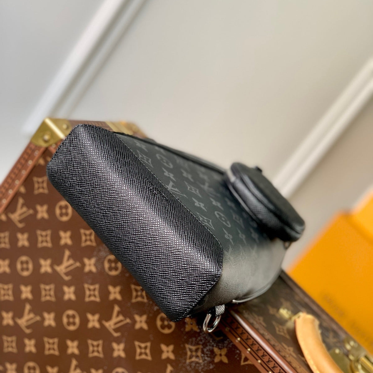 Louis Vuitton Wallets? Louis Vuitton Lou Duo Sling Bag Nd Premium Leather Designer Wallet