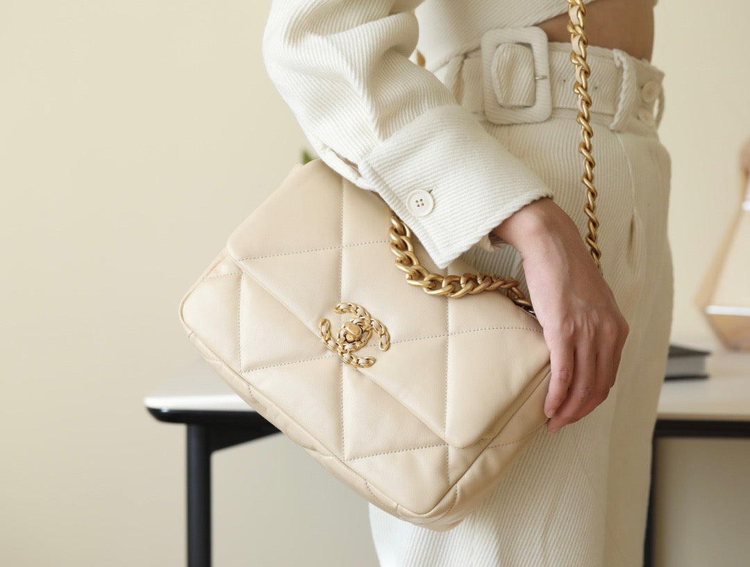 Chanel Wallets? Chanel 19 Bag Compact Luxury Card Wallet