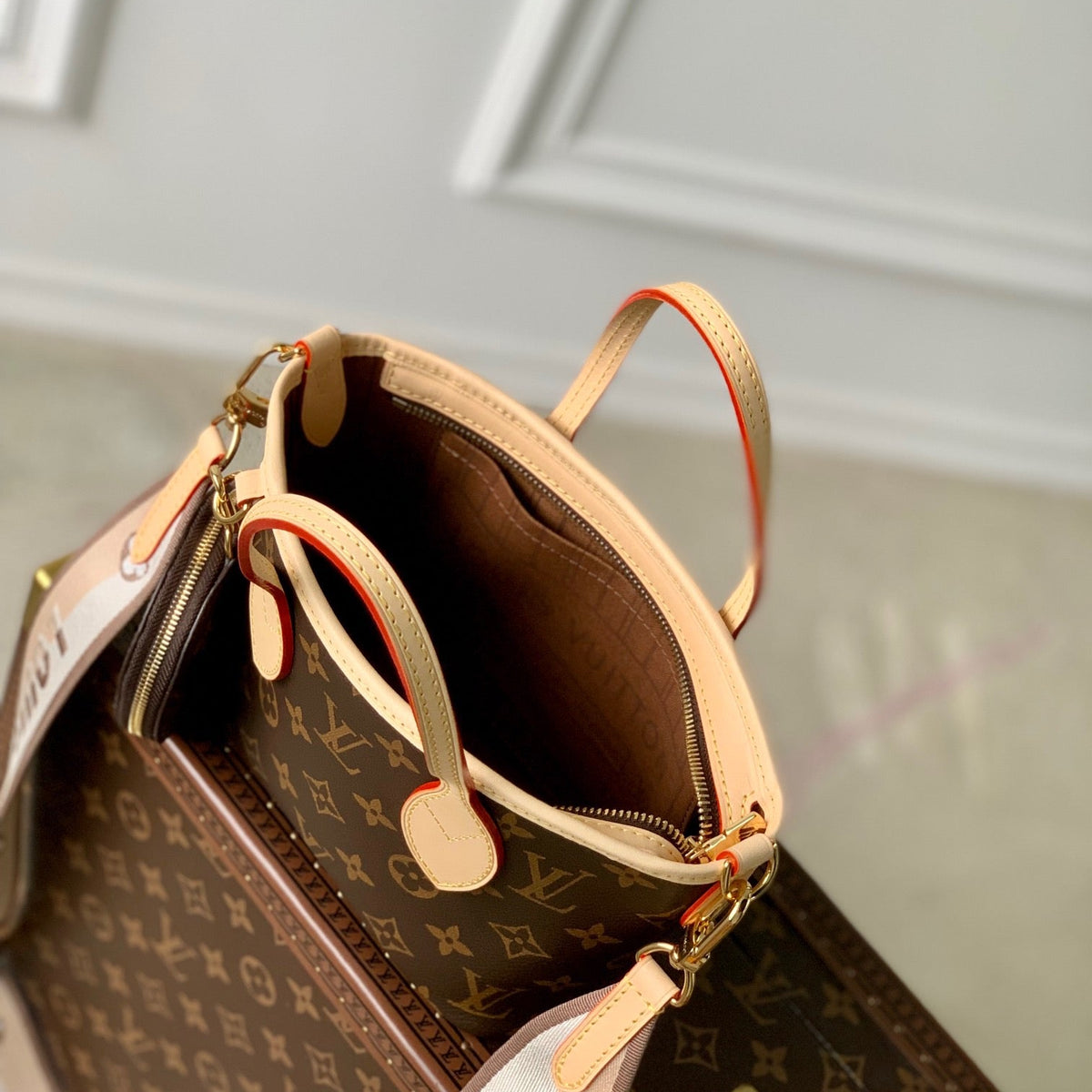 Louis Vuitton Wallets? Louis Vuitton Lou Neverfull Bb Bag Premium Leather Designer Wallet