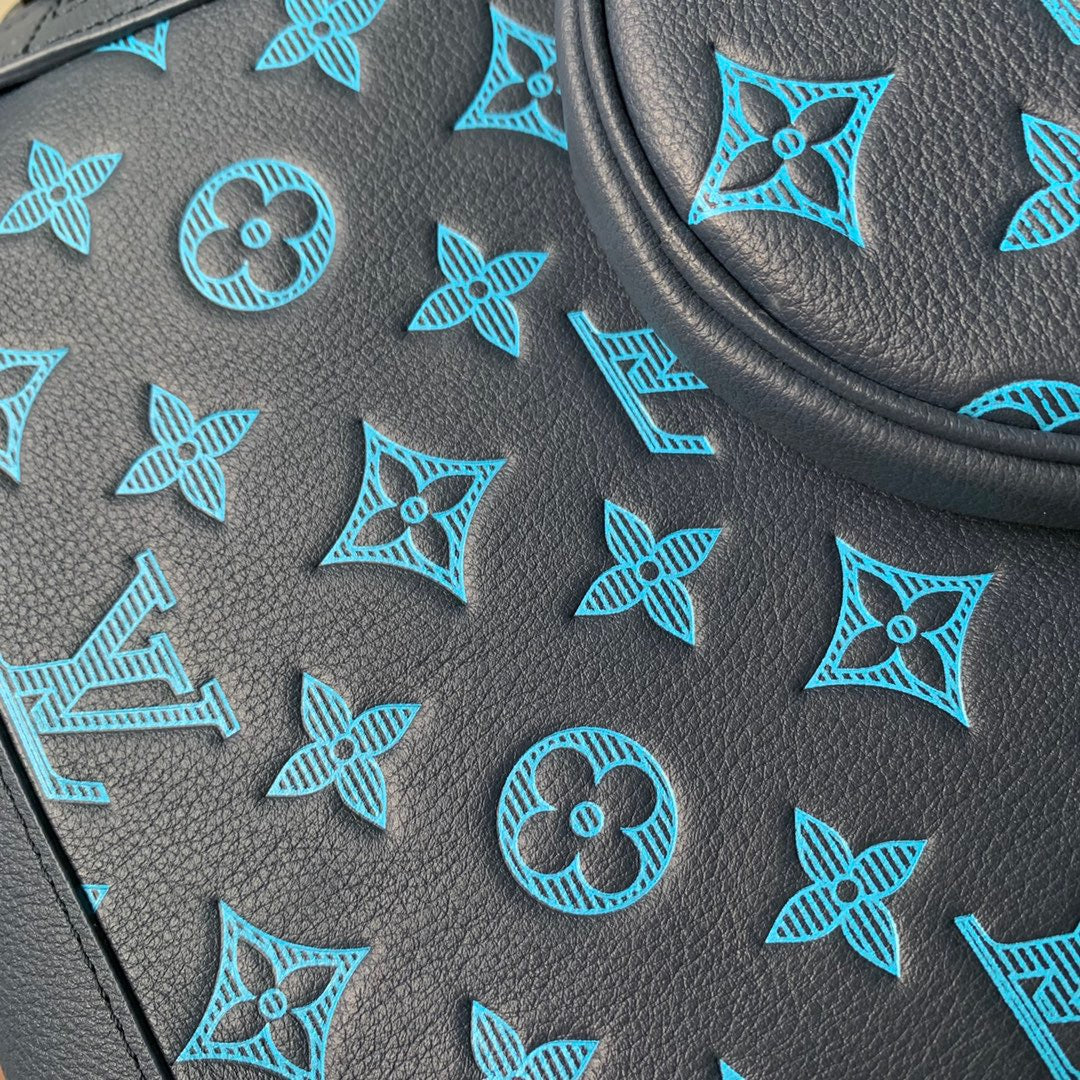 Louis Vuitton Wallets? Louis Vuitton Lou Duo Sling Bag Elegant Everyday Leather Wallet