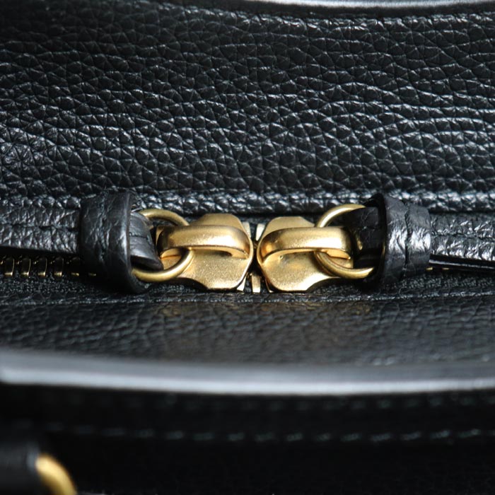 Belvoran elegant leather Luxury Bag close-up detail