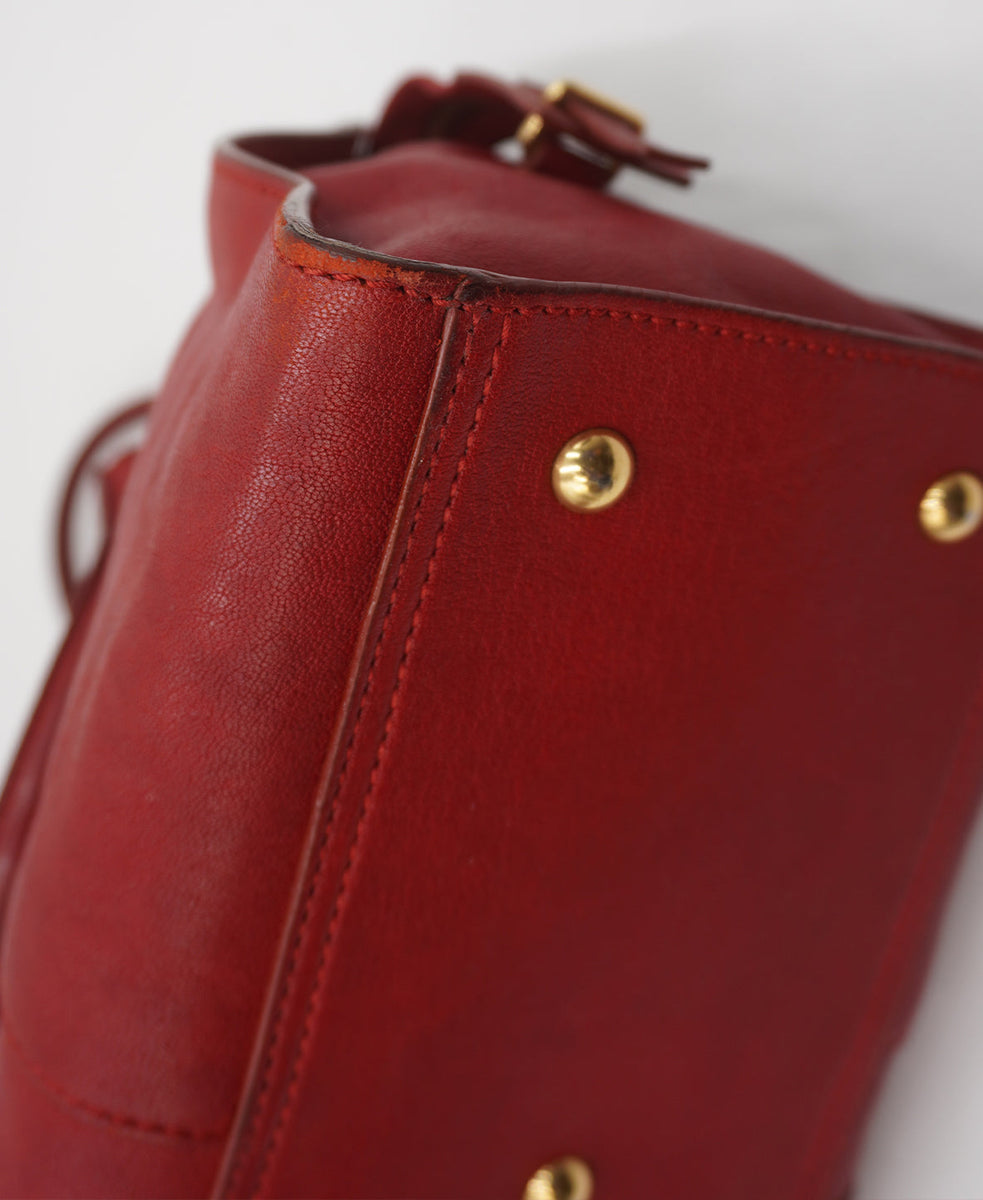 Close-up of Chyc bags hardware and fine stitching