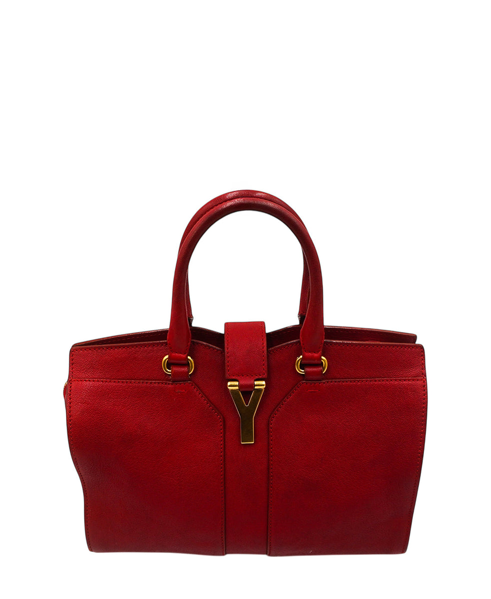 Close-up of Chyc bags hardware and fine stitching