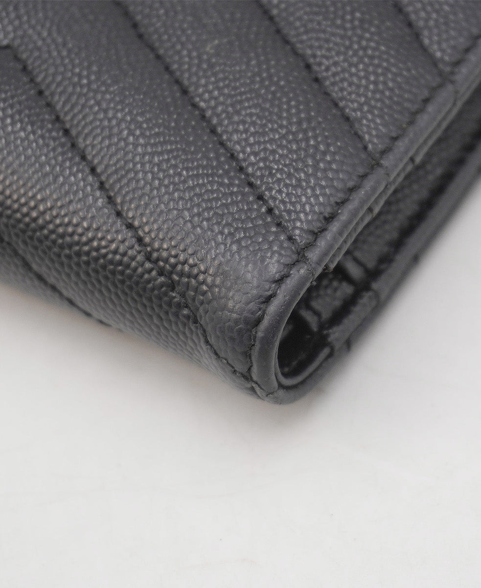 Close-up of Matelassé bags hardware and fine stitching