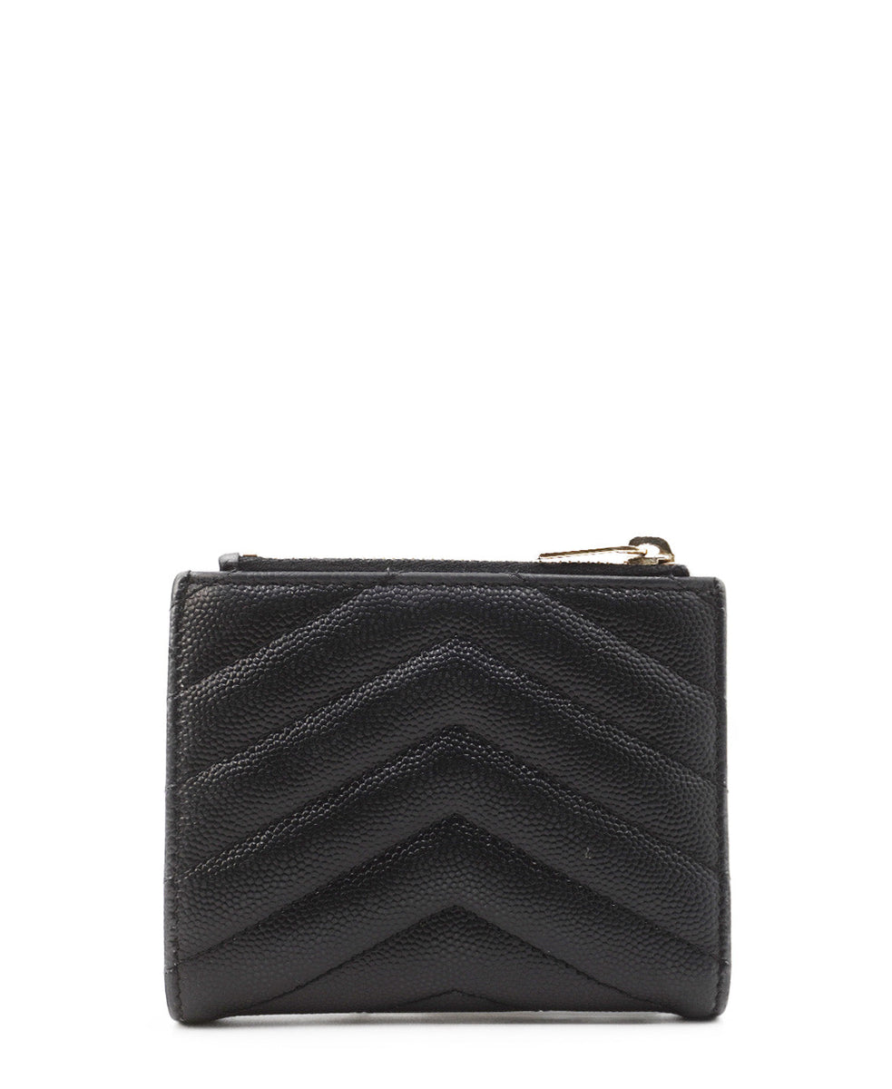 Close-up of Matelassé bags hardware and fine stitching