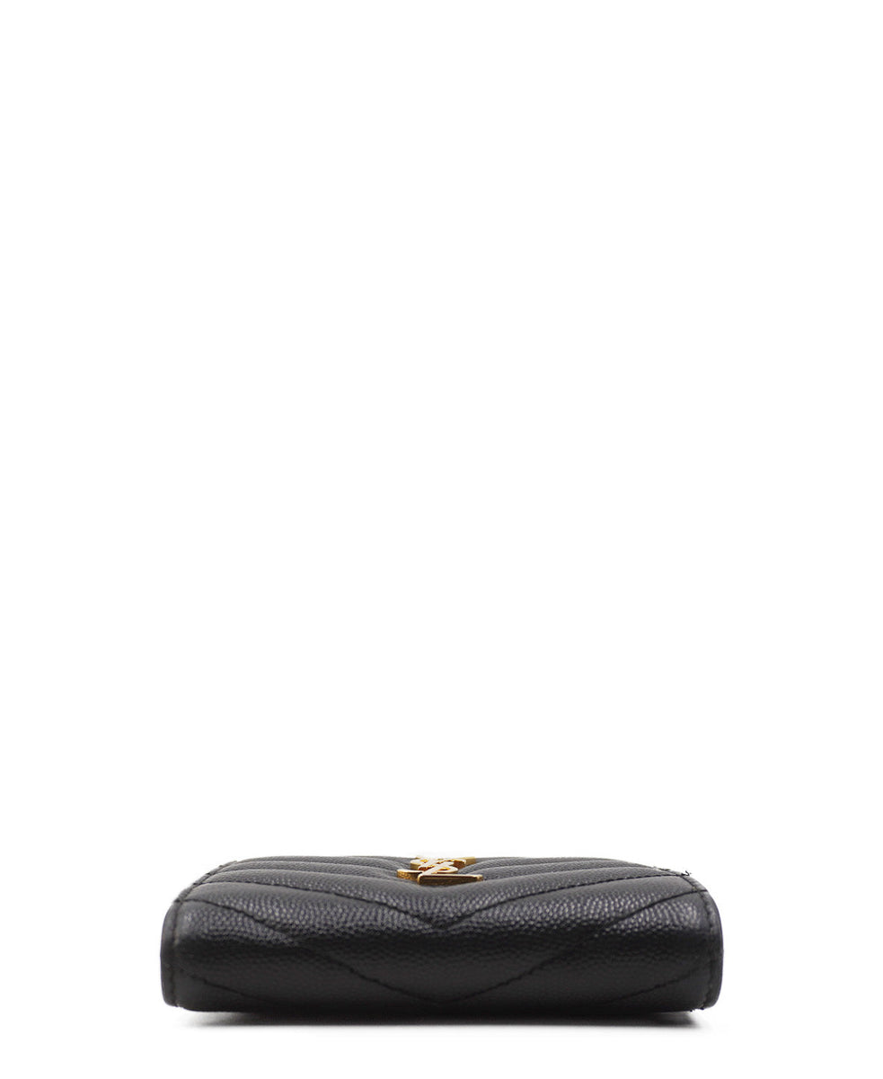 Close-up of Matelassé bags hardware and fine stitching
