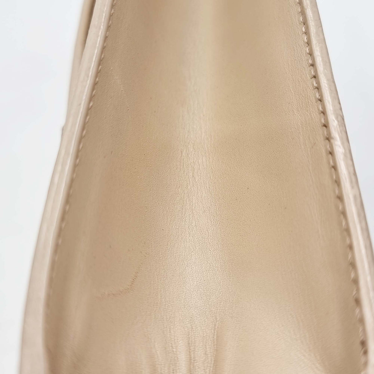 Medium bags lifestyle shot premium designer piece